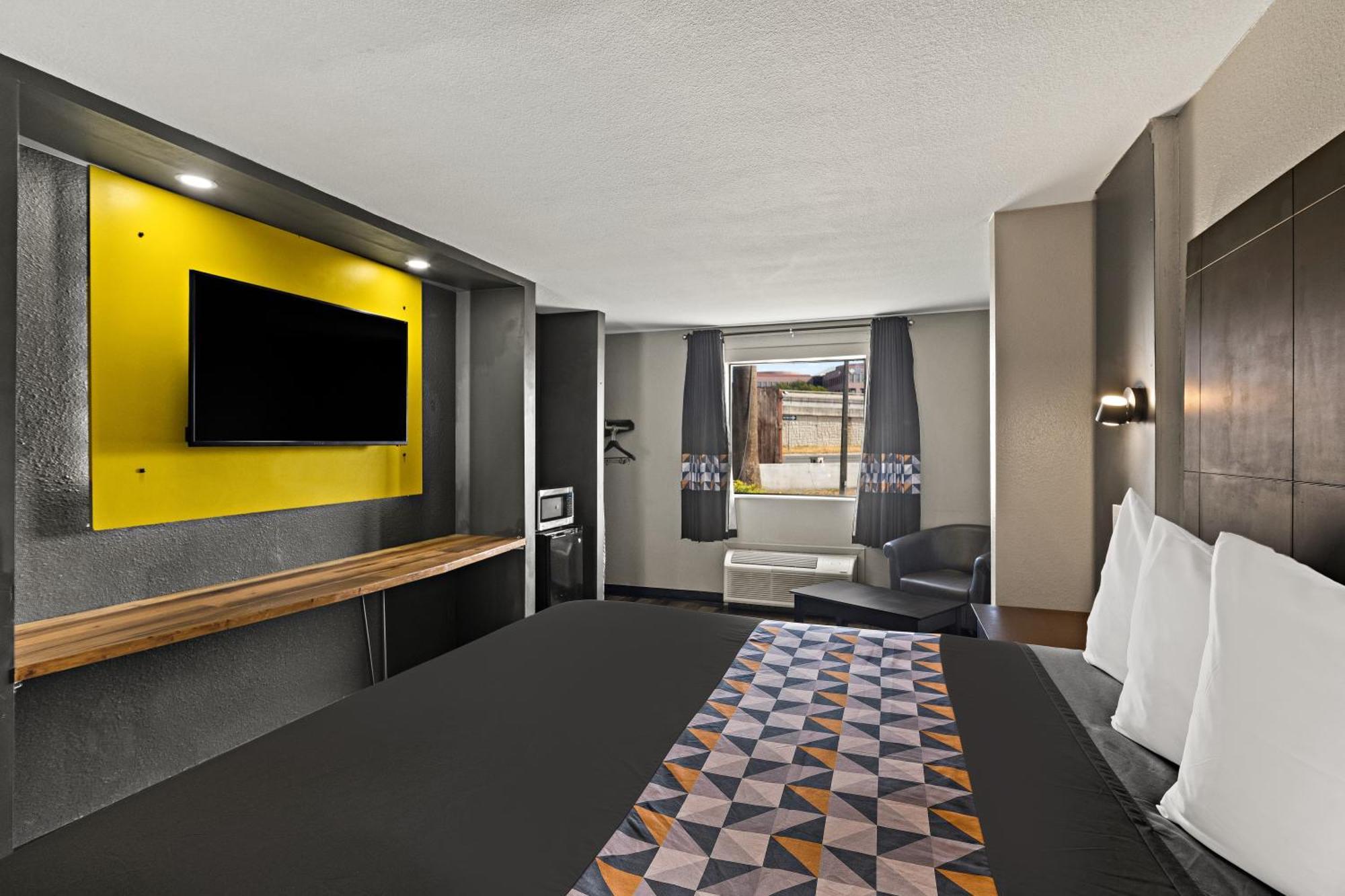 Scottish Downtown Hotel 2*